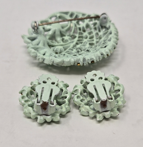 VINTAGE DEMI PARURE GREEN FLOWER & RHINESTONE BROOCH CLIP ON EARRINGS JEWELRY - Picture 7 of 12